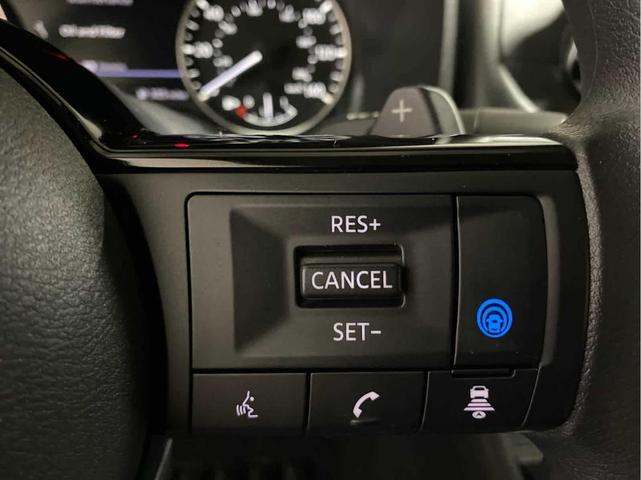 Photo of 2023 White Nissan Rogue