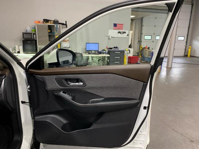 Photo of 2023 White Nissan Rogue