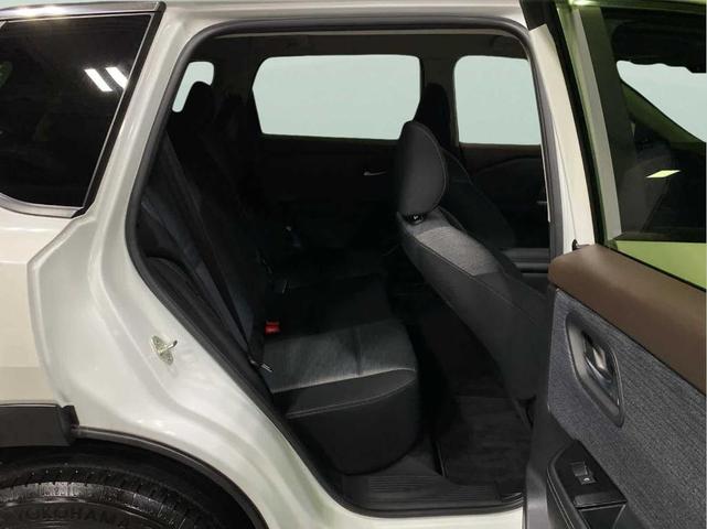 Photo of 2023 White Nissan Rogue