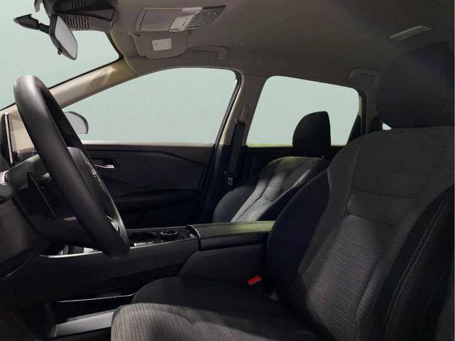 Photo of 2023 White Nissan Rogue