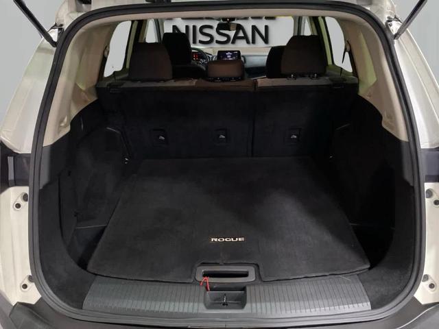 Photo of 2023 White Nissan Rogue