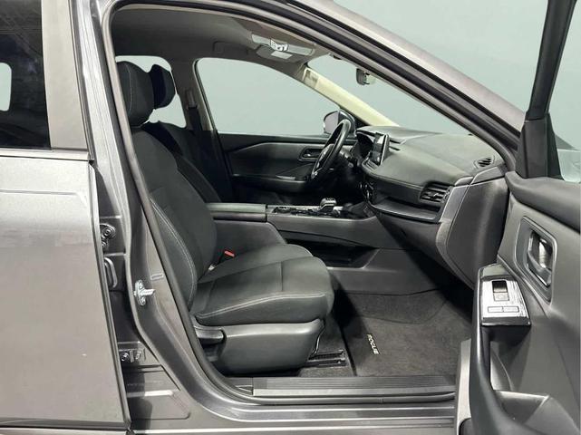 Photo of 2024 Gun Metallic Nissan Rogue