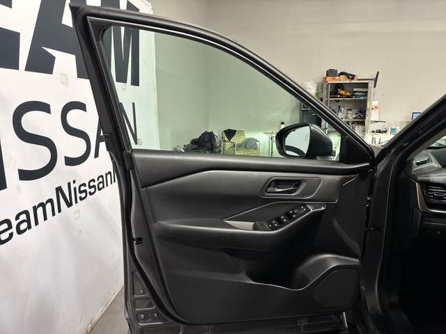 Photo of 2024 Gun Metallic Nissan Rogue