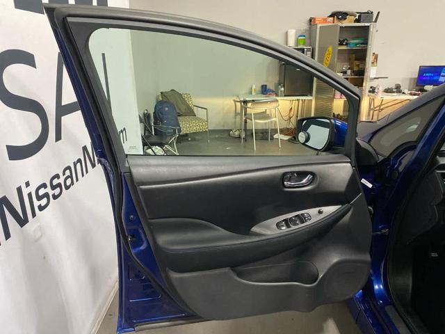 Photo of 2019 Gray Nissan Leaf