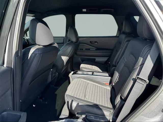 Photo of 2025 Gun Metallic Nissan Pathfinder
