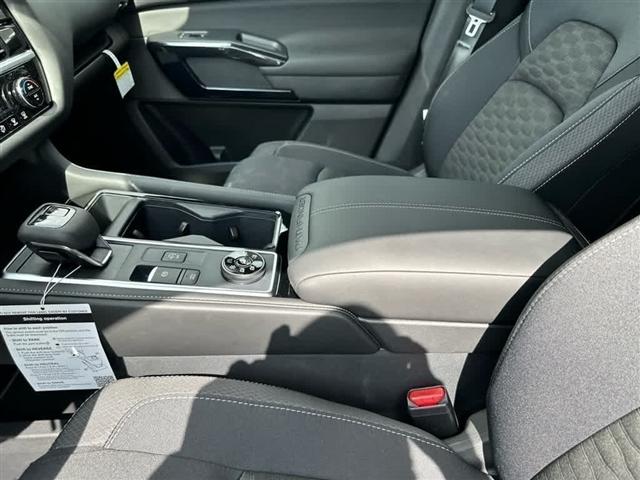 Photo of 2025 Everest White P Nissan Pathfinder