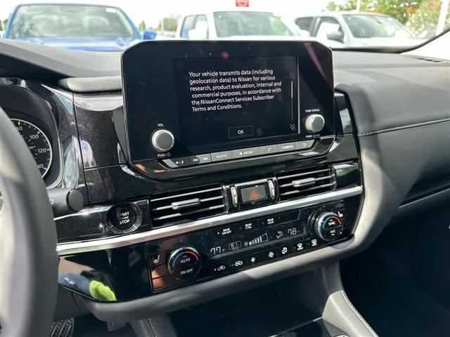Photo of 2025 Everest White P Nissan Pathfinder