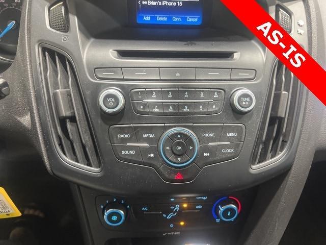 Photo of 2015 Oxford White Ford Focus