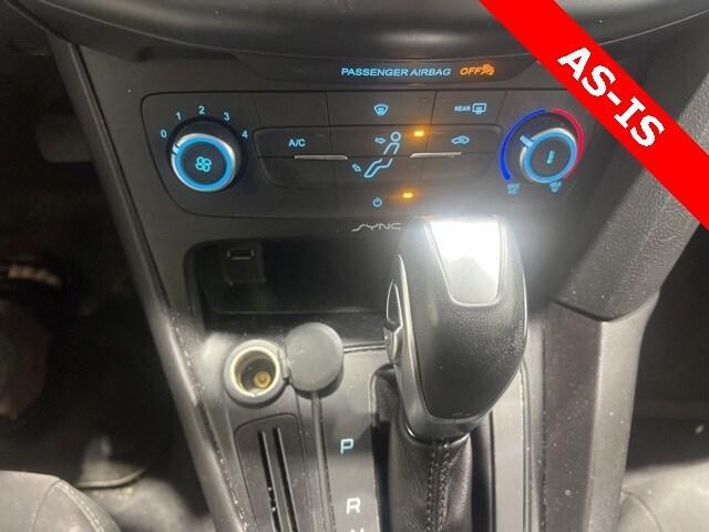 Photo of 2015 Oxford White Ford Focus