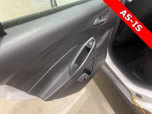 Photo of 2015 Oxford White Ford Focus