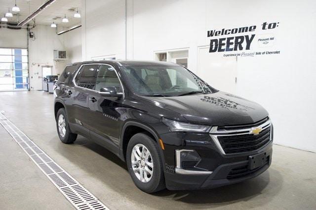 Photo of 2023 Black Chevrolet Traverse