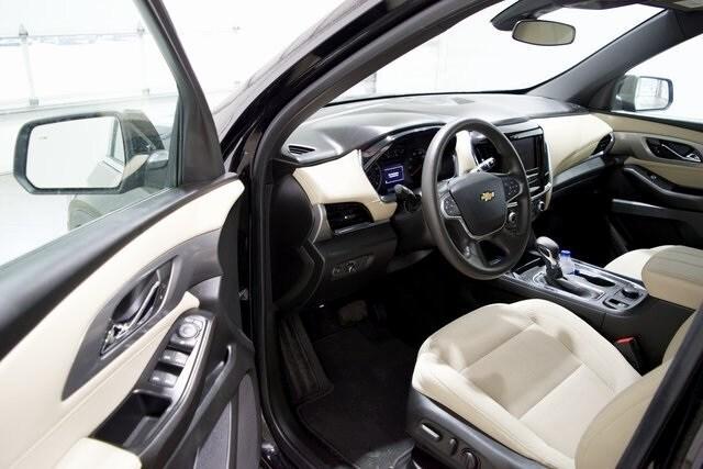 Photo of 2023 Black Chevrolet Traverse