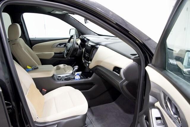 Photo of 2023 Black Chevrolet Traverse