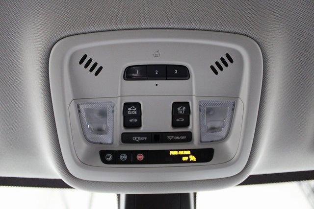 Photo of 2020 Summit White Chevrolet Traverse