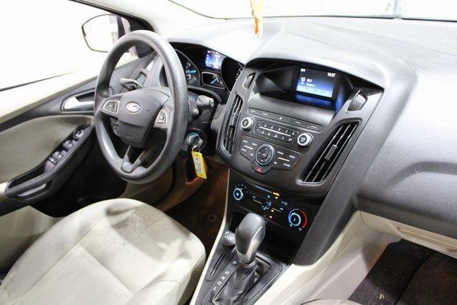 Photo of 2018 White Gold Metallic Ford Focus