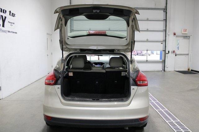 Photo of 2018 White Gold Metallic Ford Focus