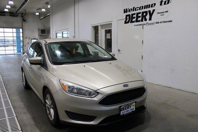 Photo of 2018 White Gold Metallic Ford Focus