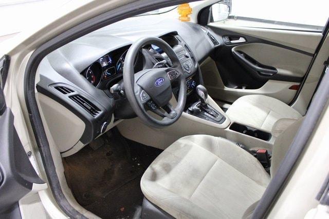 Photo of 2018 White Gold Metallic Ford Focus