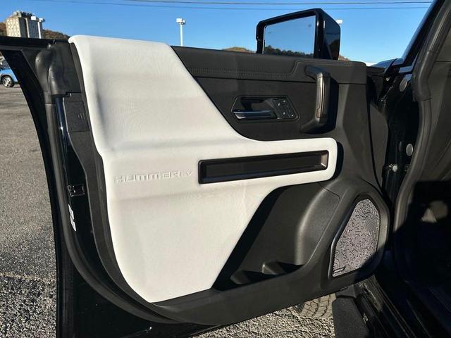 Photo of 2025 Black GMC HUMMER EV Pickup