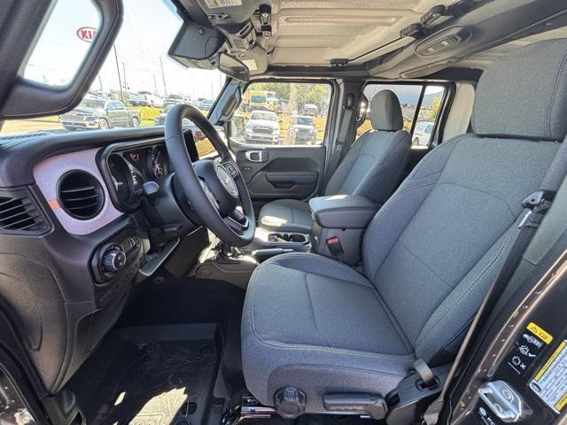 Photo of 2025 Granite Crystal Metallic Clearcoat Jeep Gladiator