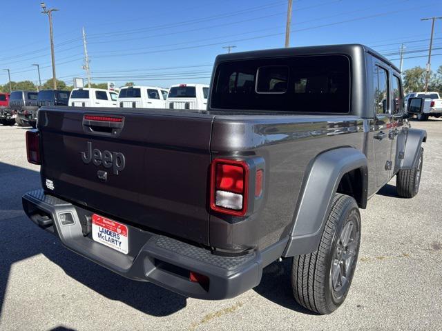 Photo of 2025 Granite Crystal Metallic Clearcoat Jeep Gladiator