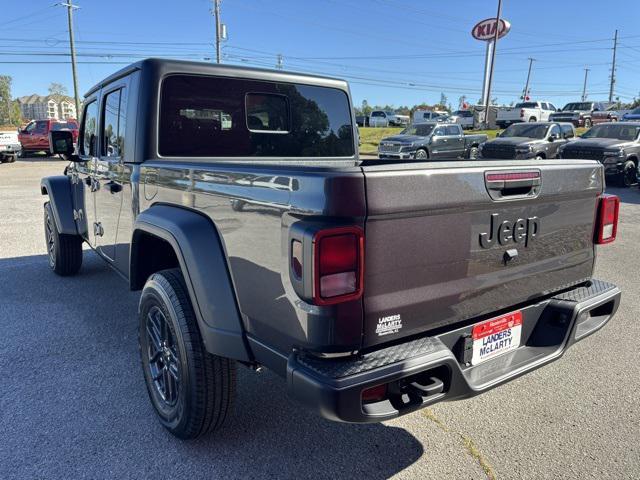 Photo of 2025 Granite Crystal Metallic Clearcoat Jeep Gladiator
