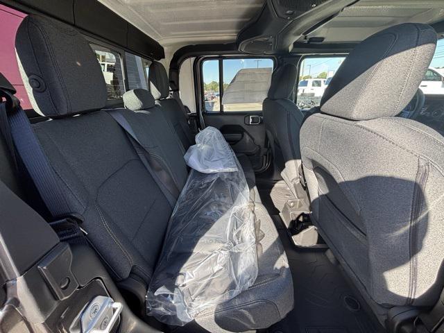 Photo of 2025 Granite Crystal Metallic Clearcoat Jeep Gladiator