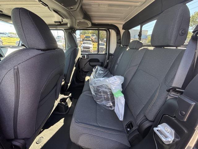 Photo of 2025 Granite Crystal Metallic Clearcoat Jeep Gladiator