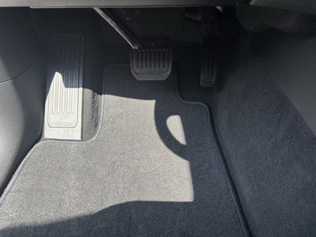 Photo of 2025 Bright White Clearcoat Jeep Grand Cherokee