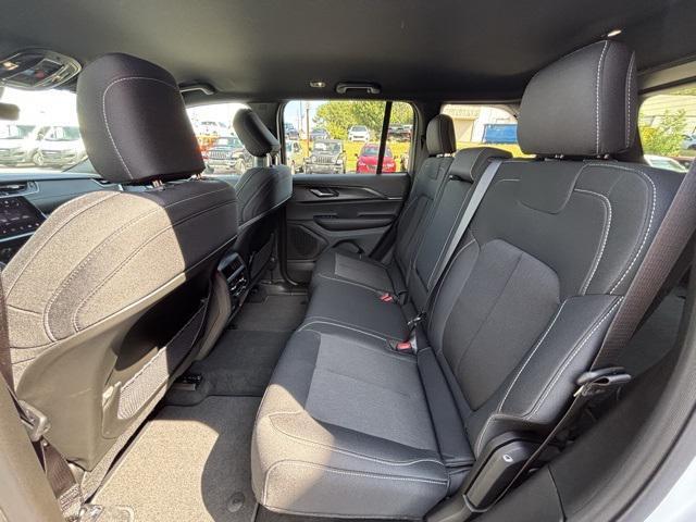 Photo of 2025 Bright White Clearcoat Jeep Grand Cherokee