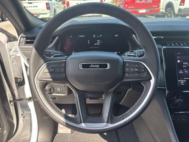 Photo of 2025 Bright White Clearcoat Jeep Grand Cherokee