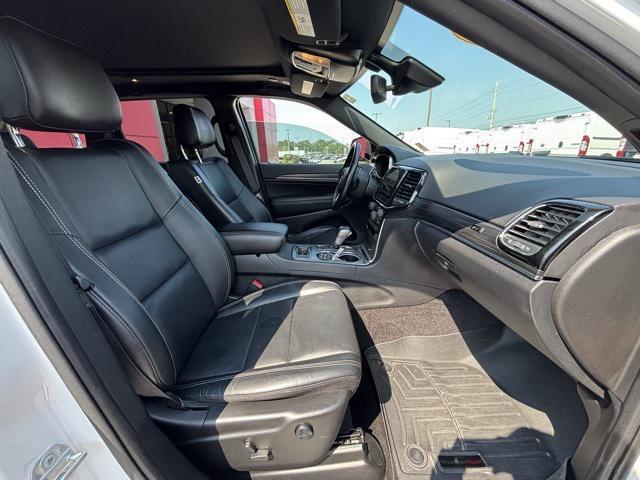 Photo of 2021 Bright White Clearcoat Jeep Grand Cherokee