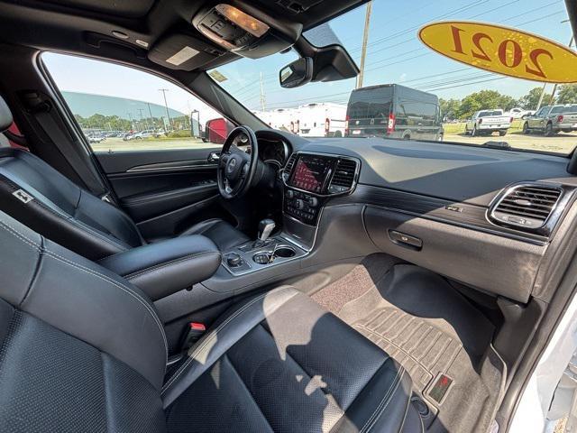 Photo of 2021 Bright White Clearcoat Jeep Grand Cherokee