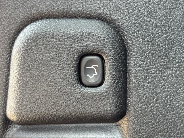 Photo of 2021 Bright White Clearcoat Jeep Grand Cherokee