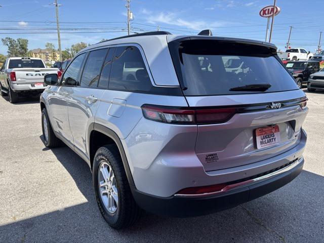 Photo of 2025 Silver Zynith Jeep Grand Cherokee