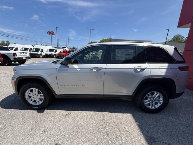 Photo of 2025 Silver Zynith Jeep Grand Cherokee