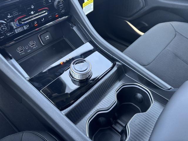 Photo of 2025 Silver Zynith Jeep Grand Cherokee