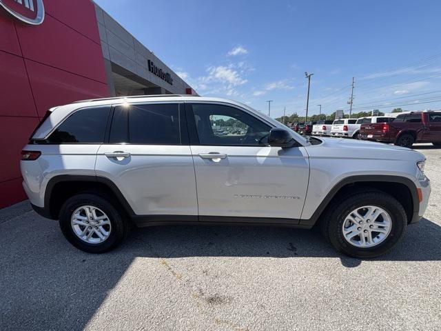 Photo of 2025 Silver Zynith Jeep Grand Cherokee