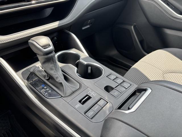 Photo of 2024 Moon Dust Toyota Highlander