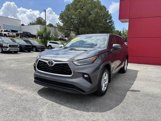 Photo of 2024 Moon Dust Toyota Highlander