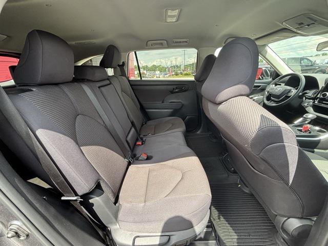 Photo of 2024 Moon Dust Toyota Highlander