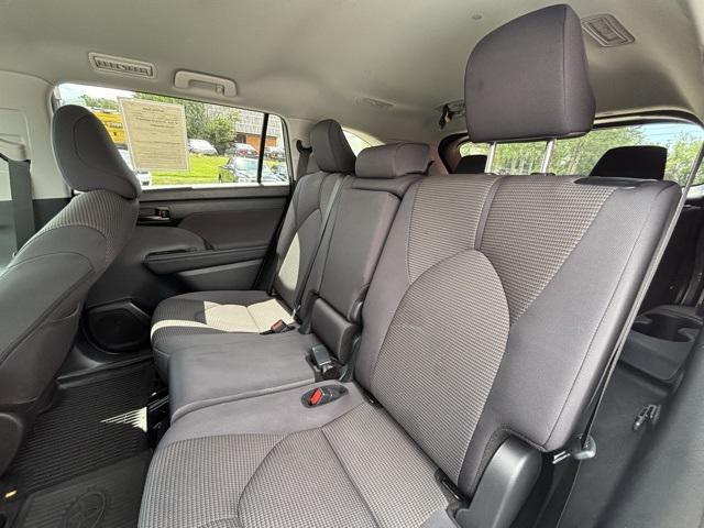 Photo of 2024 Moon Dust Toyota Highlander