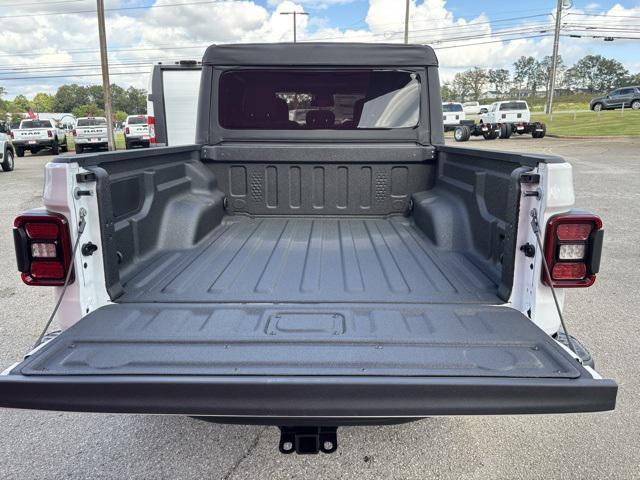 Photo of 2025 Bright White Clearcoat Jeep Gladiator