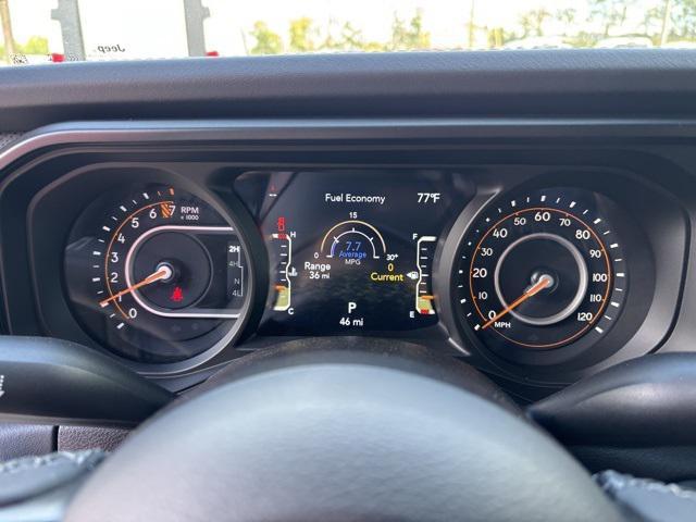 Photo of 2025 Bright White Clearcoat Jeep Gladiator