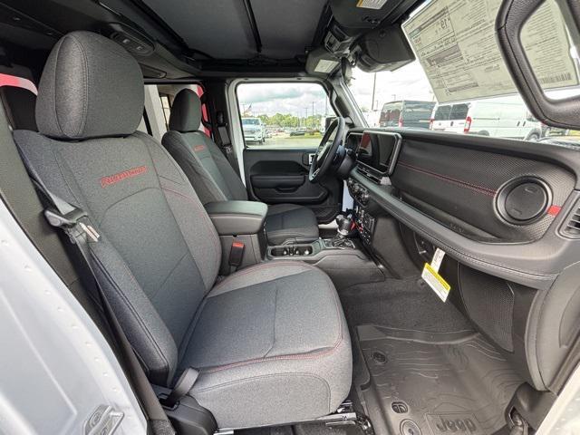 Photo of 2025 Bright White Clearcoat Jeep Gladiator