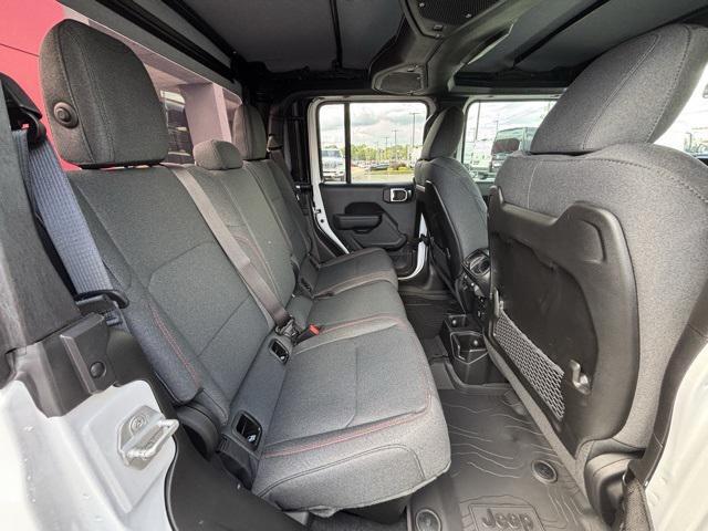 Photo of 2025 Bright White Clearcoat Jeep Gladiator
