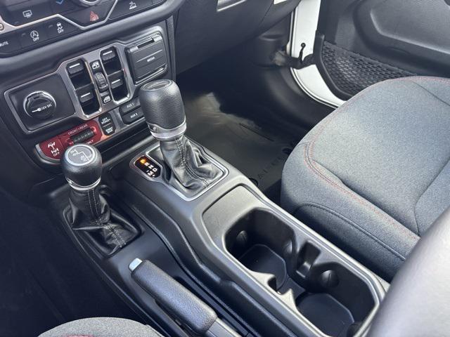 Photo of 2025 Bright White Clearcoat Jeep Gladiator