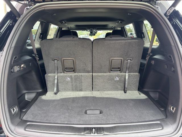 Photo of 2025 Diamond Black Crystal Pearlcoat Jeep Grand Cherokee L