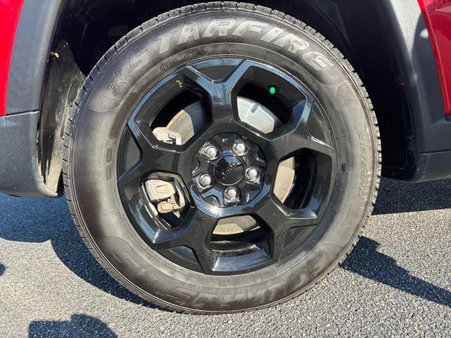 Photo of 2023 Redline Pearlcoat Jeep Compass