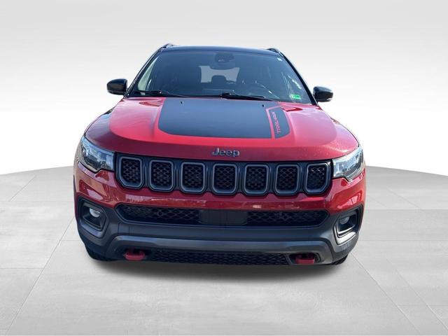 Photo of 2023 Redline Pearlcoat Jeep Compass